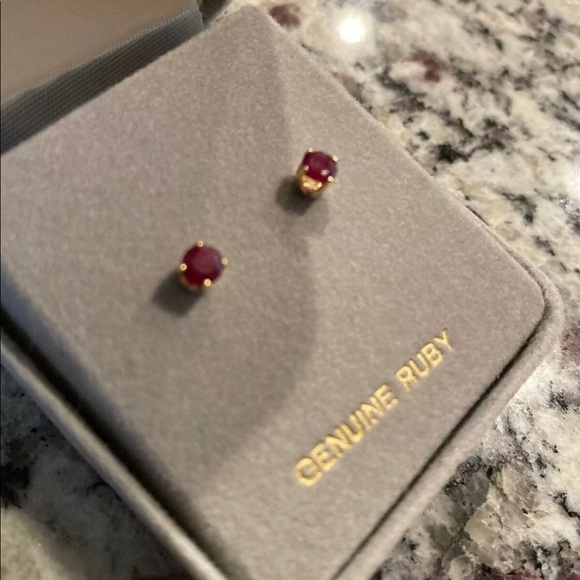 ❌❌SOLD❌❌14K Genuine Ruby Earrings Yellow Gold - Picture 3 of 12